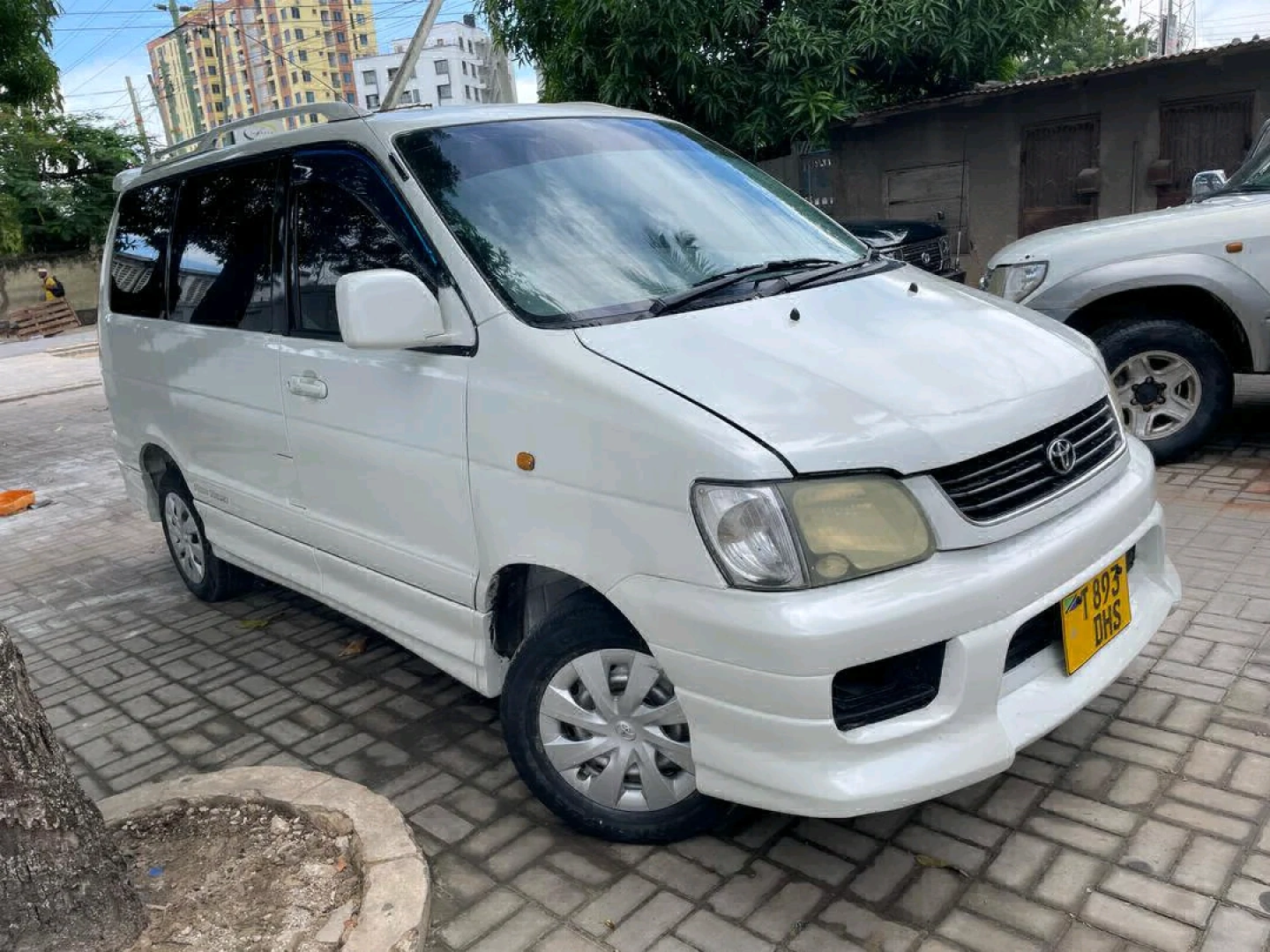 Toyota Noah Road Tour 2001 Automatic thumbnail 3