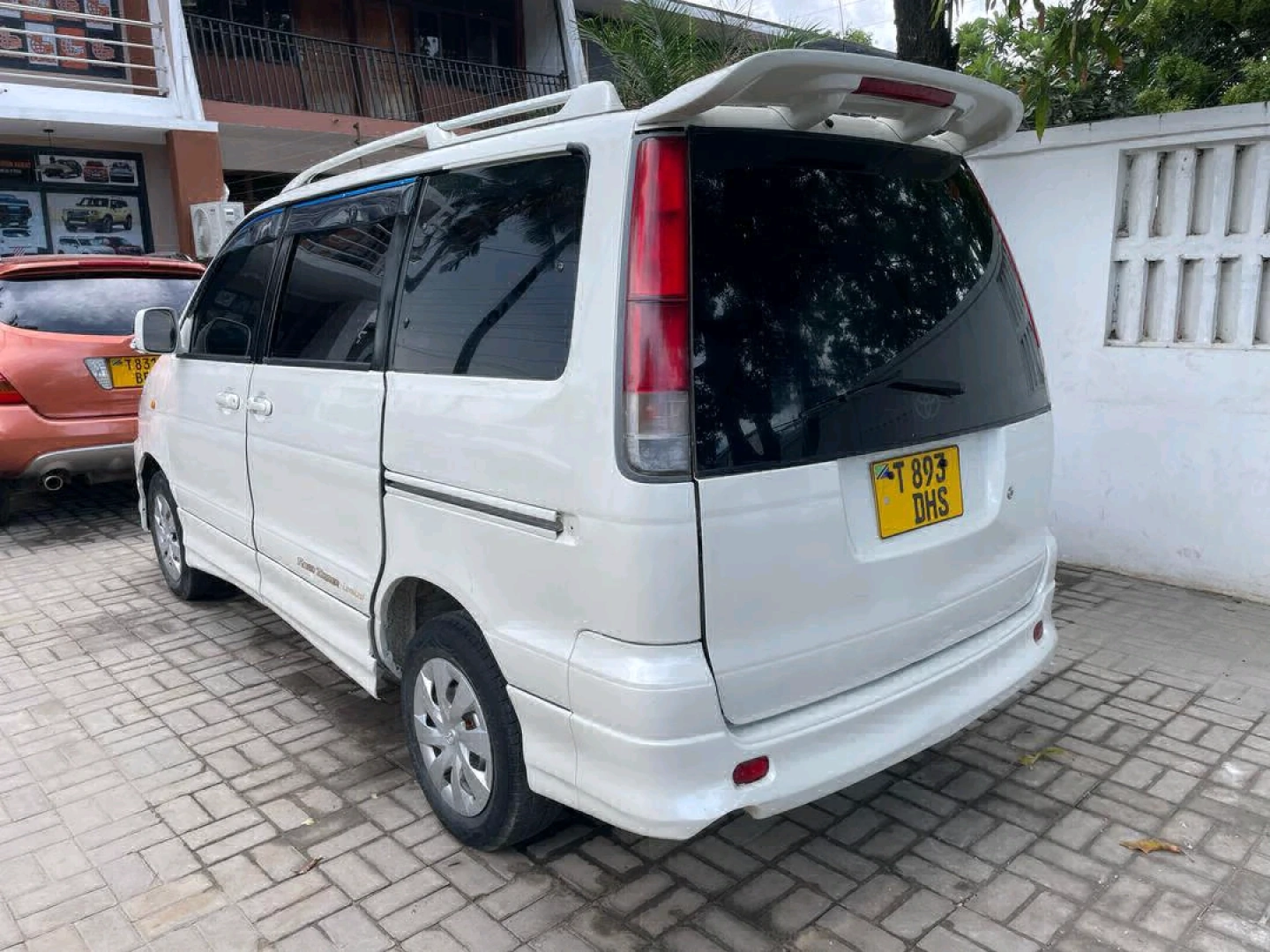 Toyota Noah Road Tour 2001 Automatic thumbnail 5