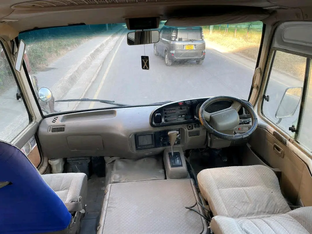 Toyota Coaster Minibus 2000 Model (DUP) thumbnail 9