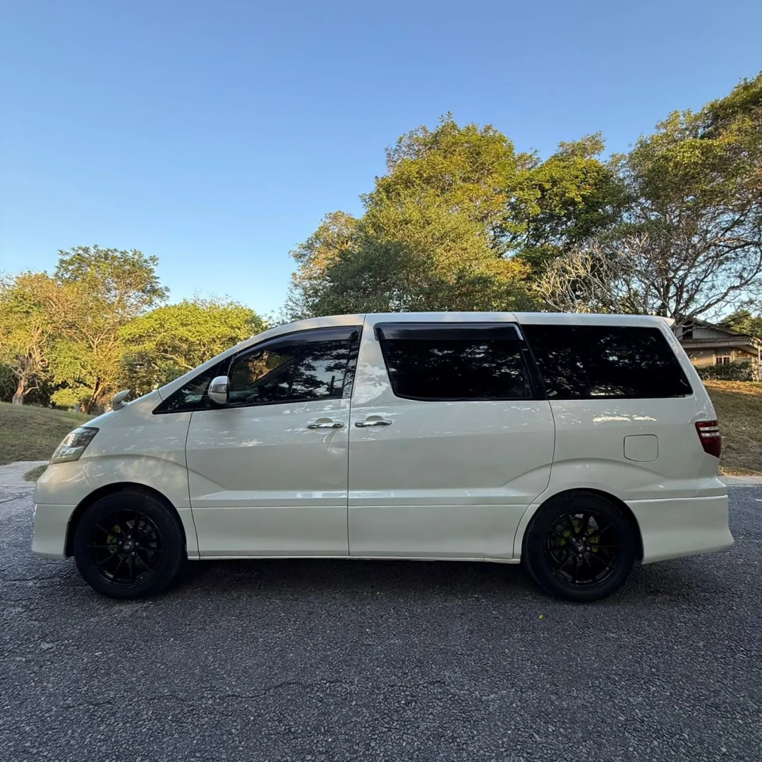 Toyota Alphard Minivan 2005 - Full AC, Sport Rims thumbnail 4
