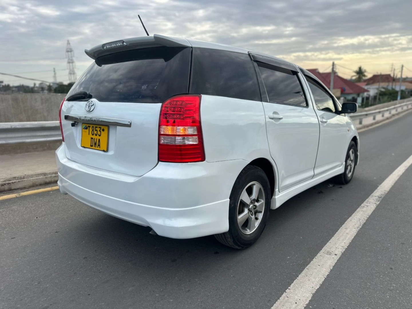 Toyota Wish Minivan 2005 Model (1790cc) thumbnail 2