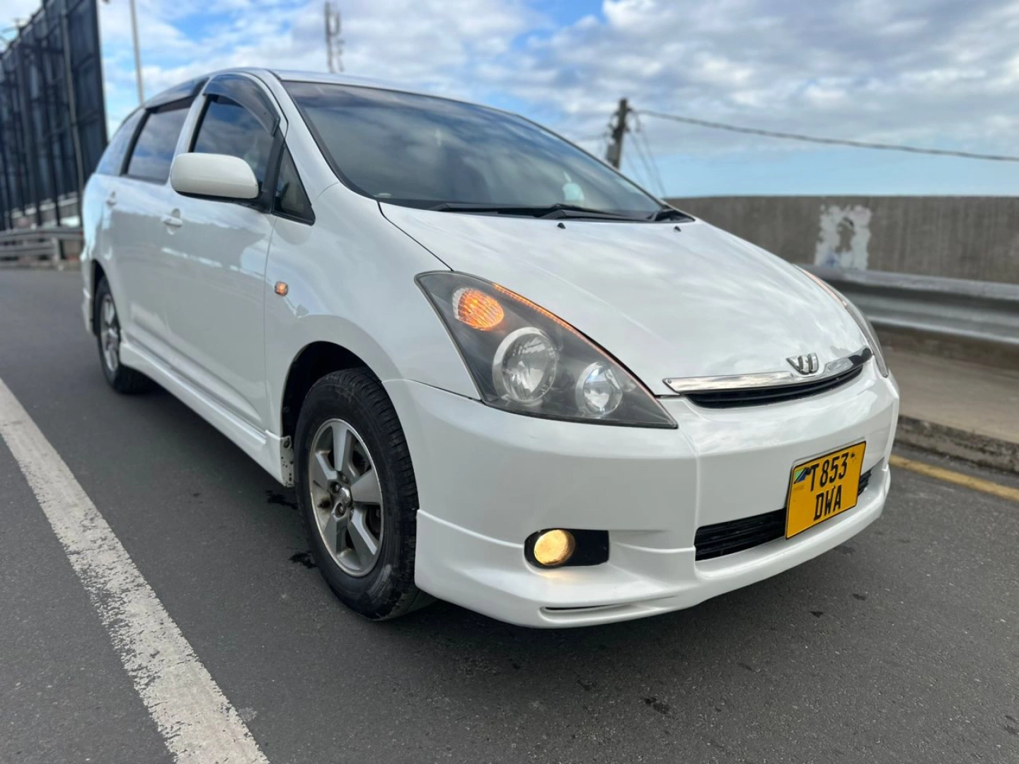 Toyota Wish Minivan 2005 Model (1790cc) thumbnail 5