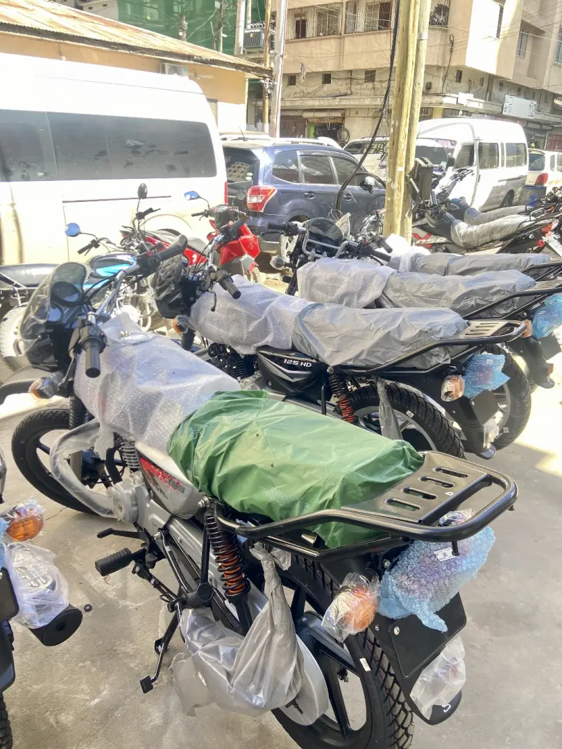 Bajaj Boxer 125HD & 125BMX Motorcycles thumbnail 2