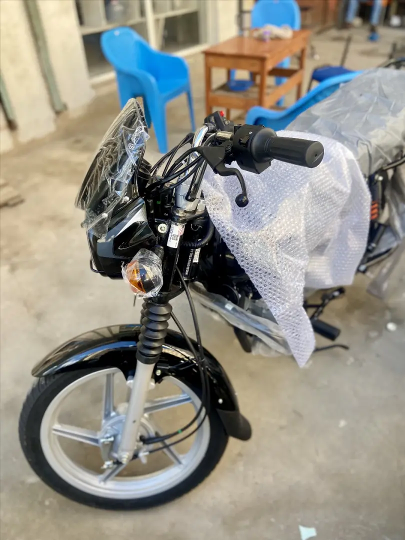 Bajaj Boxer 125HD & 125BMX Motorcycles thumbnail 3