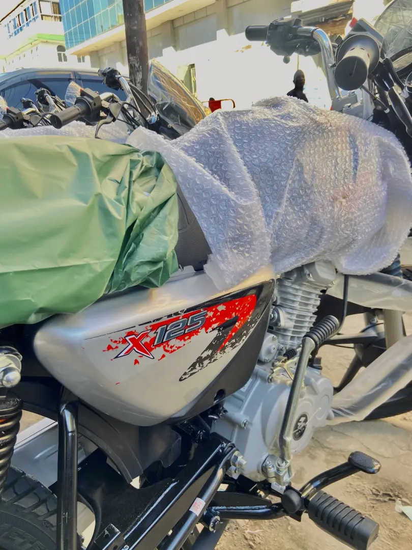 Bajaj Boxer 125HD & 125BMX Motorcycles thumbnail 6