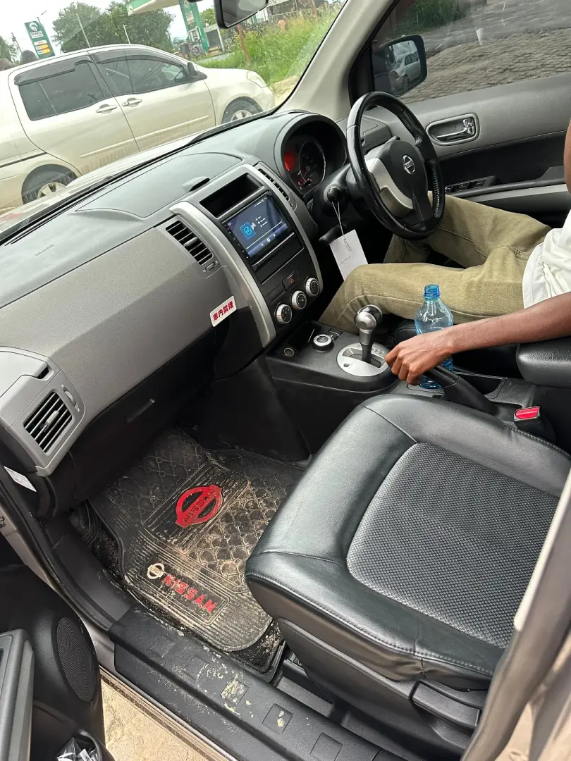 Used Nissan X-Trail 2010 Grey thumbnail 3