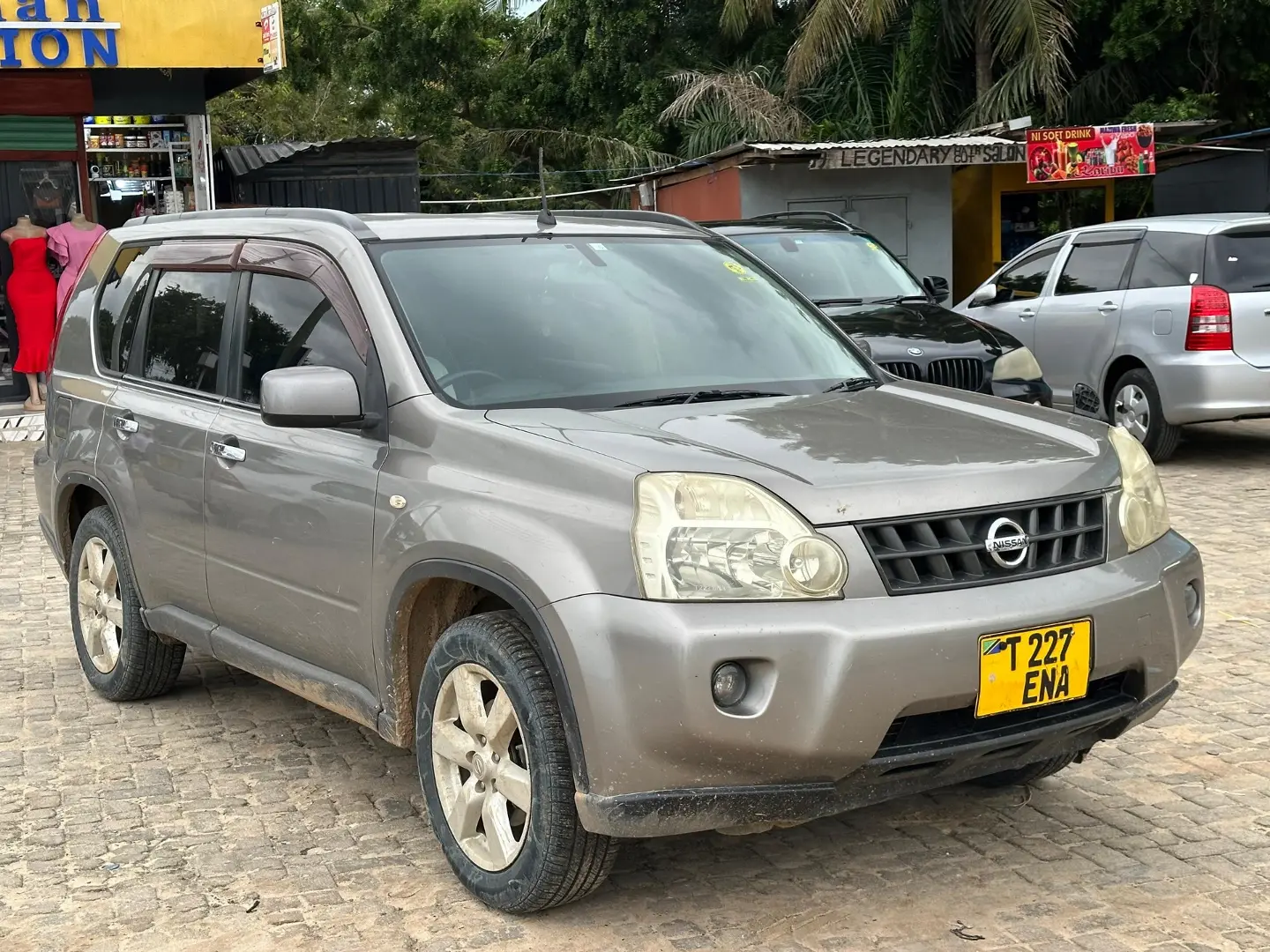 Used Nissan X-Trail 2010 Grey thumbnail 4