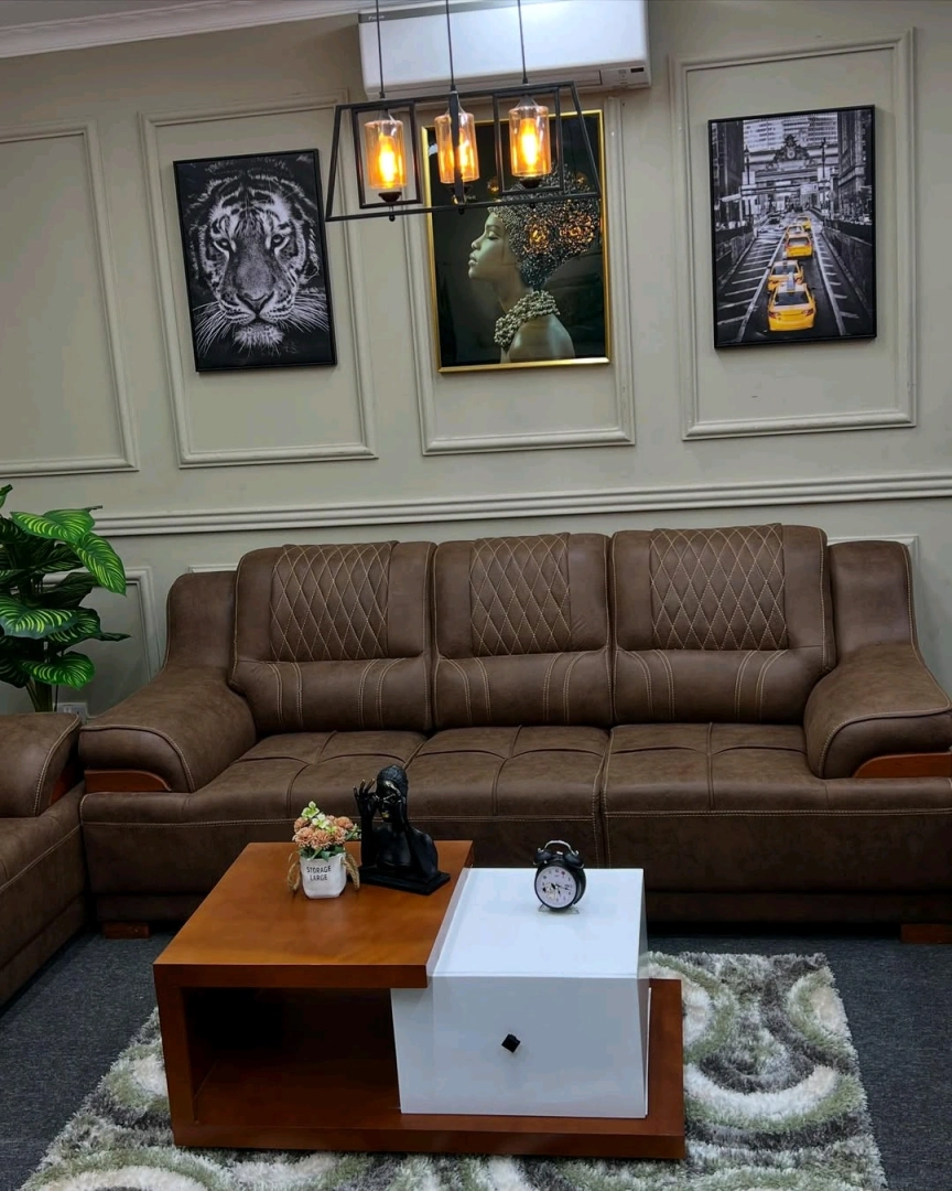 Luxurious Brown Leather Sofa Set thumbnail 2