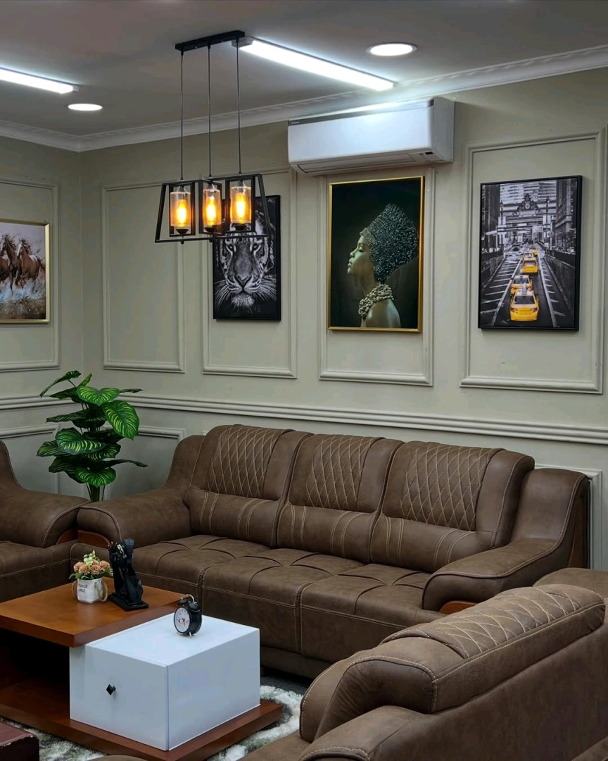 Luxurious Brown Leather Sofa Set thumbnail 3