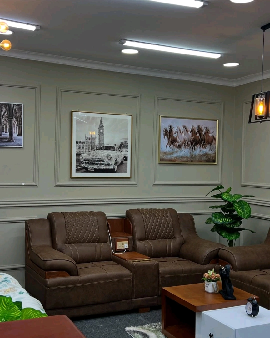 Luxurious Brown Leather Sofa Set thumbnail 4