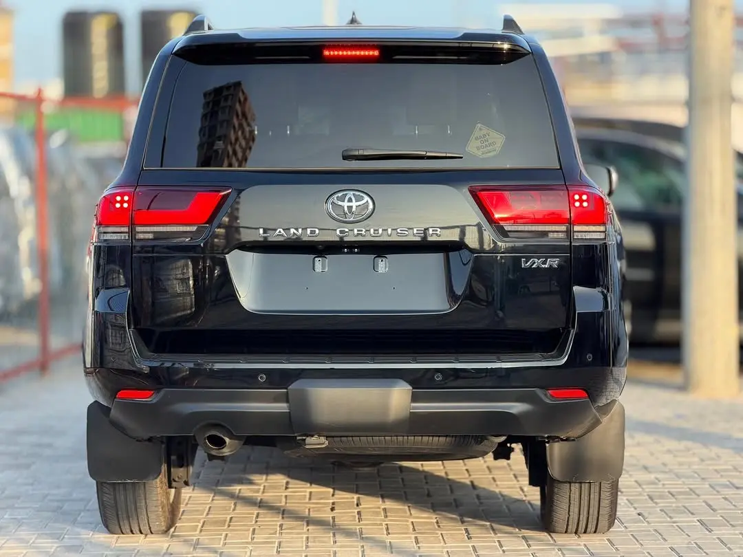 2024 Toyota Land Cruiser VX R 3.3L Diesel thumbnail 2