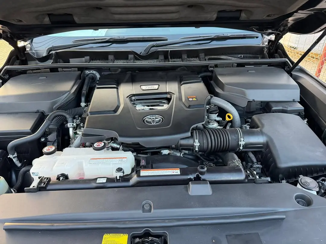 2024 Toyota Land Cruiser VX R 3.3L Diesel thumbnail 8