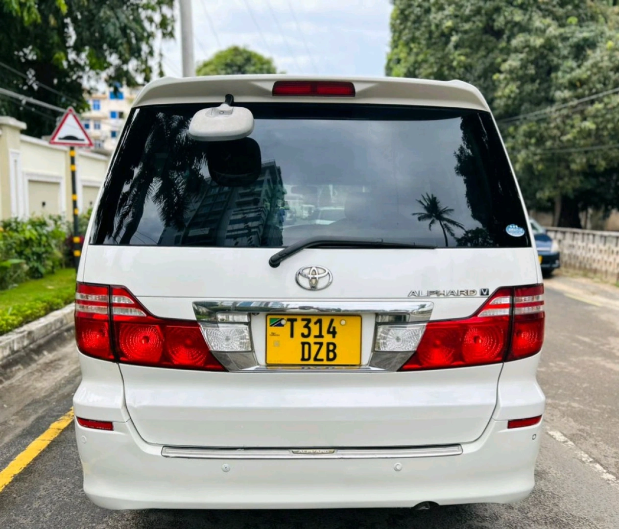 Toyota Alphard 2006 Automatic Minivan thumbnail 6