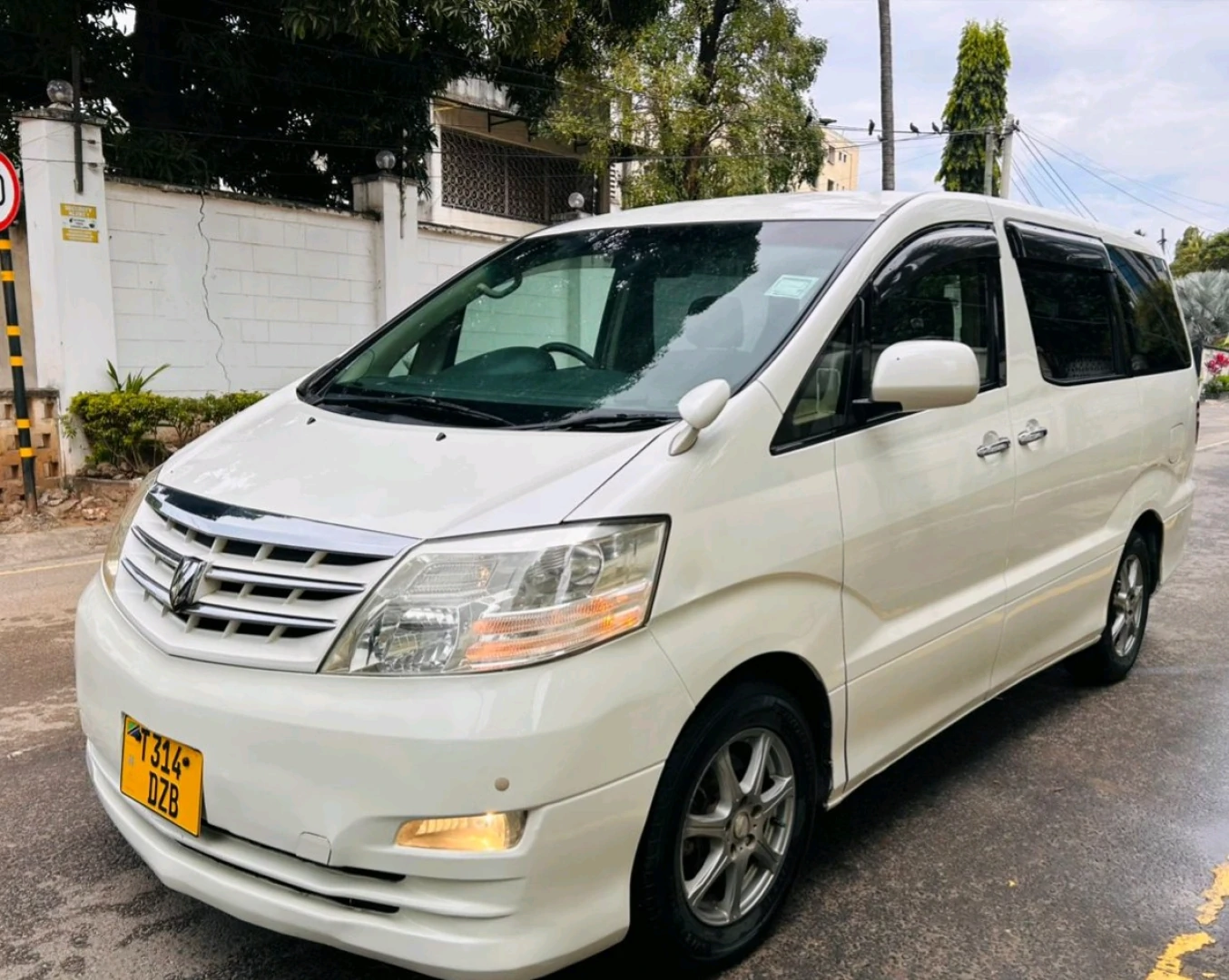 Toyota Alphard 2006 Automatic Minivan thumbnail 9