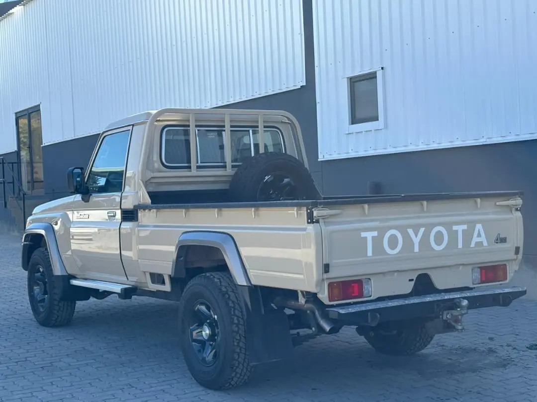 Toyota Land Cruiser Single Cabin 2022 thumbnail 3