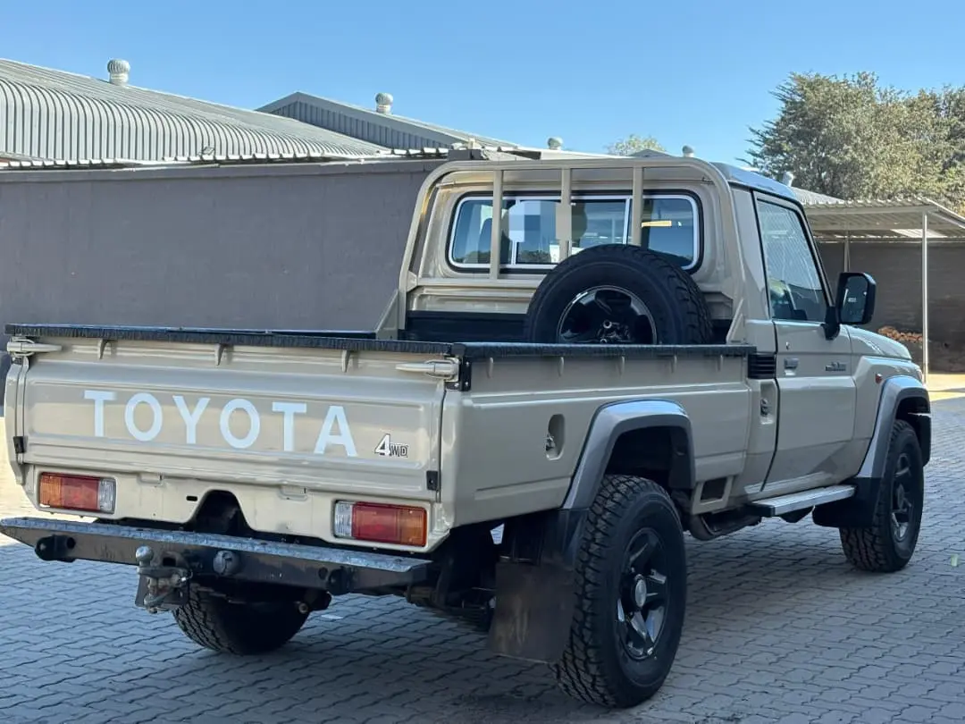 Toyota Land Cruiser Single Cabin 2022 thumbnail 4