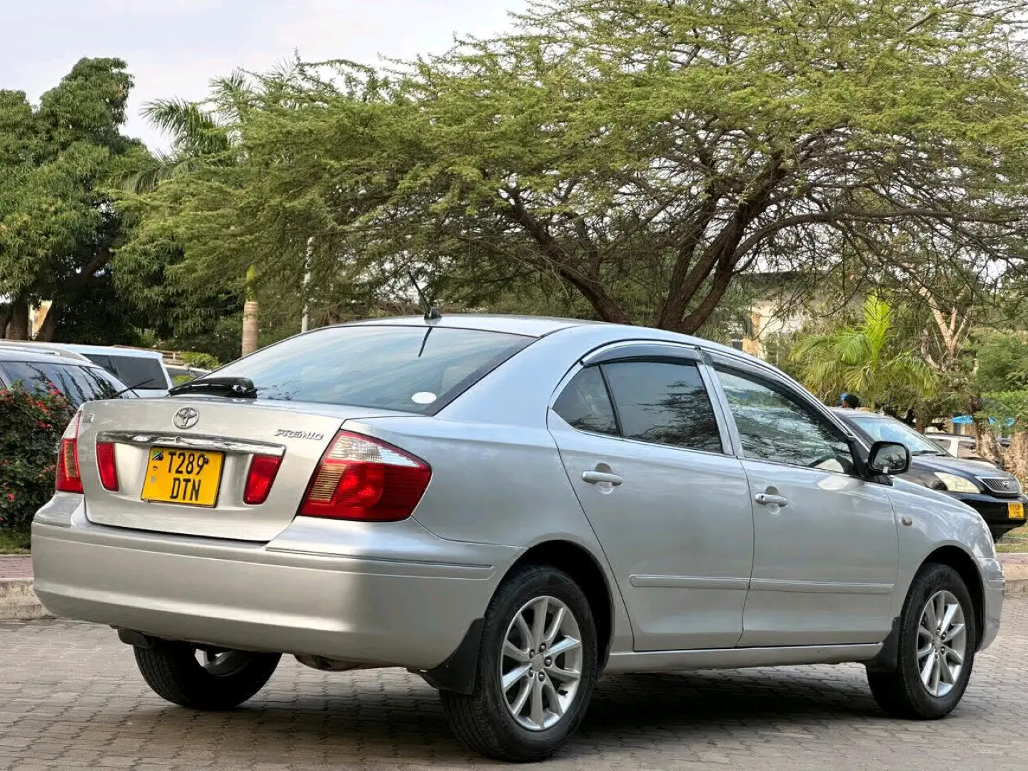 Toyota Premio F 2005 Silver - 1490cc thumbnail 2