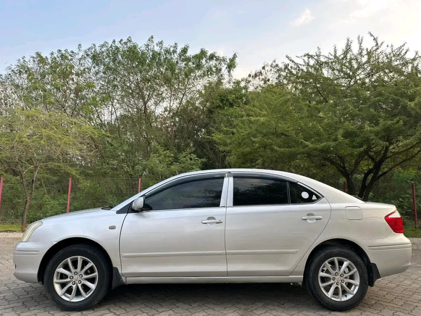 Toyota Premio F 2005 Silver - 1490cc thumbnail 4