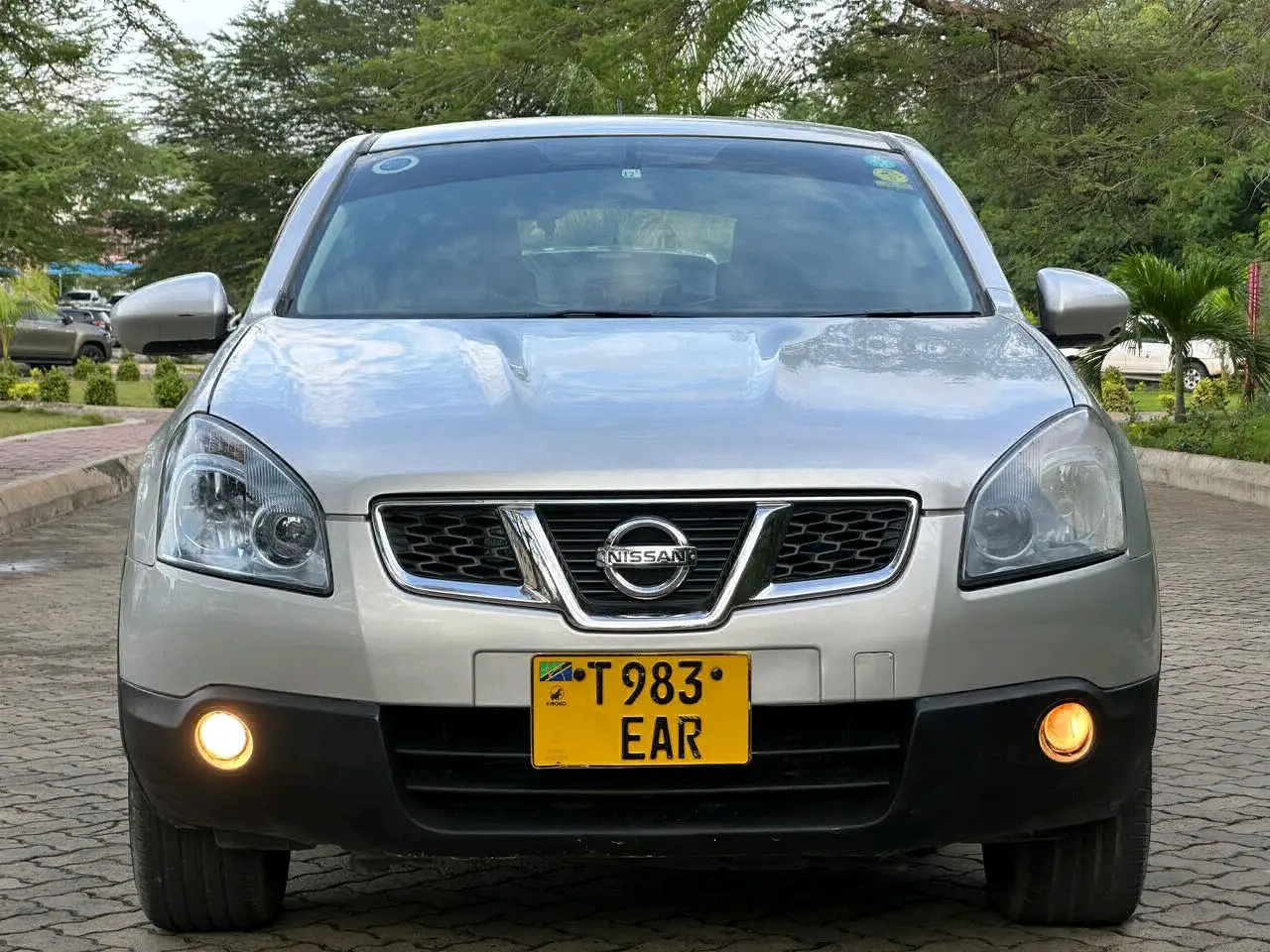 Silver Nissan Dualis EAR