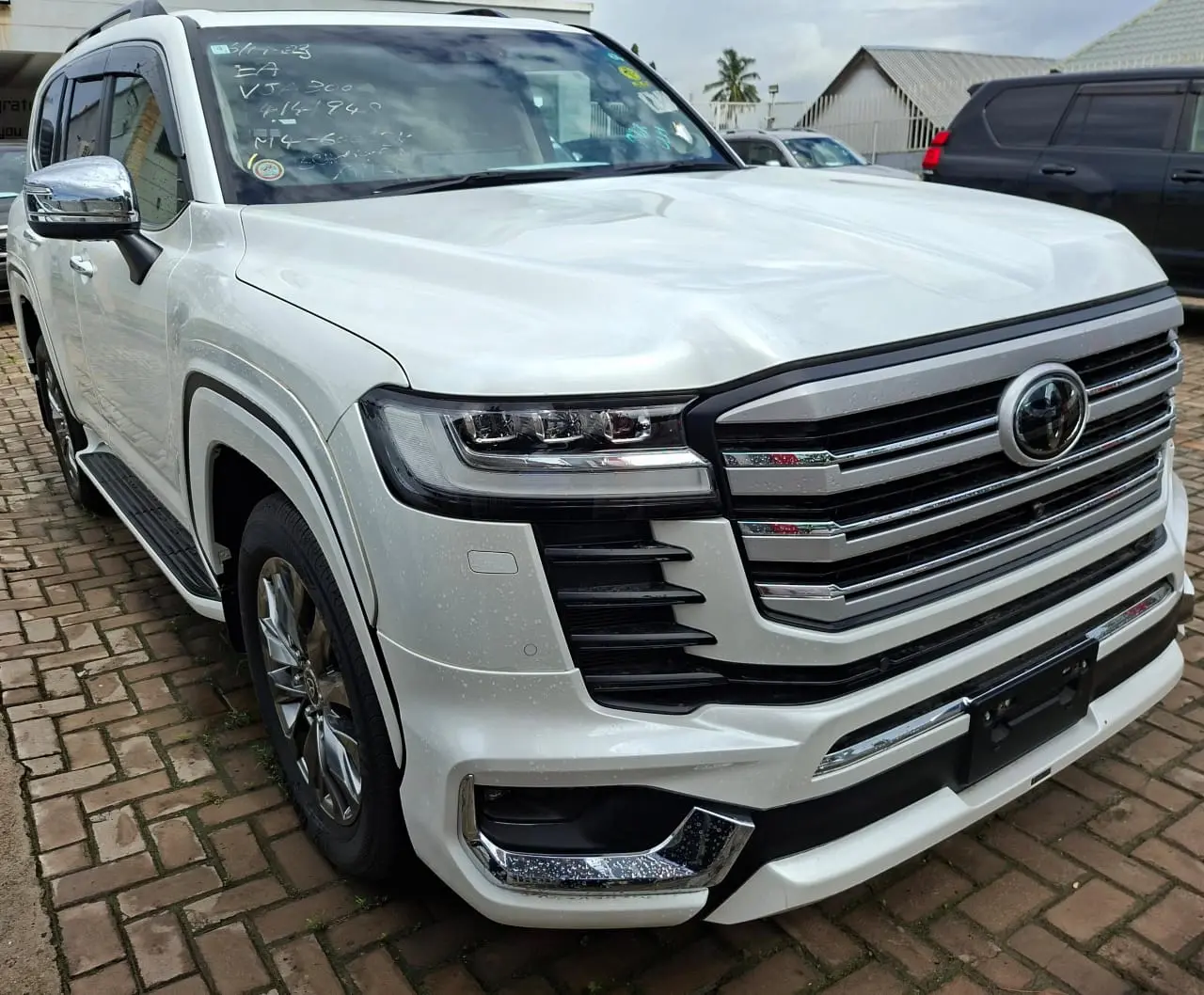 Toyota Land Cruiser 300 Series ZX 2024