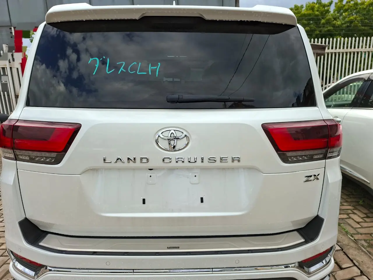 Toyota Land Cruiser 300 Series ZX 2024 thumbnail 5