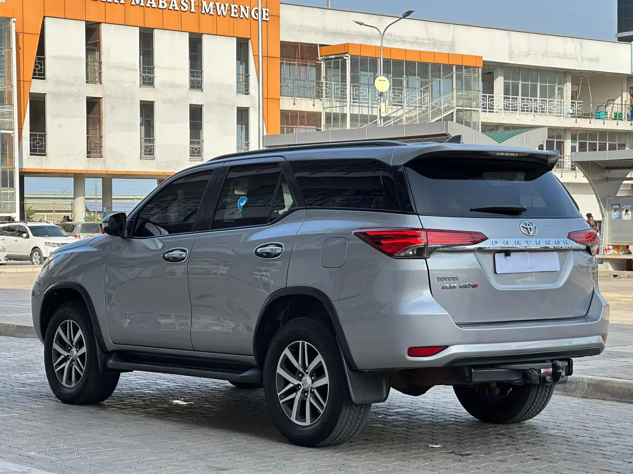 Toyota Fortuner 2018 SUV thumbnail 4