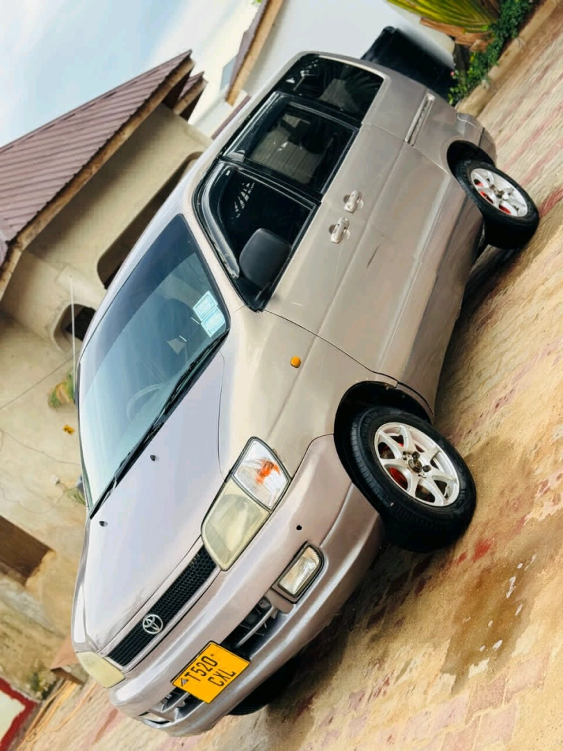 Toyota Noah SR50 CXL Van thumbnail 4
