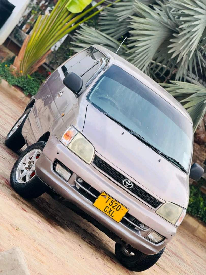 Toyota Noah SR50 CXL Van thumbnail 7