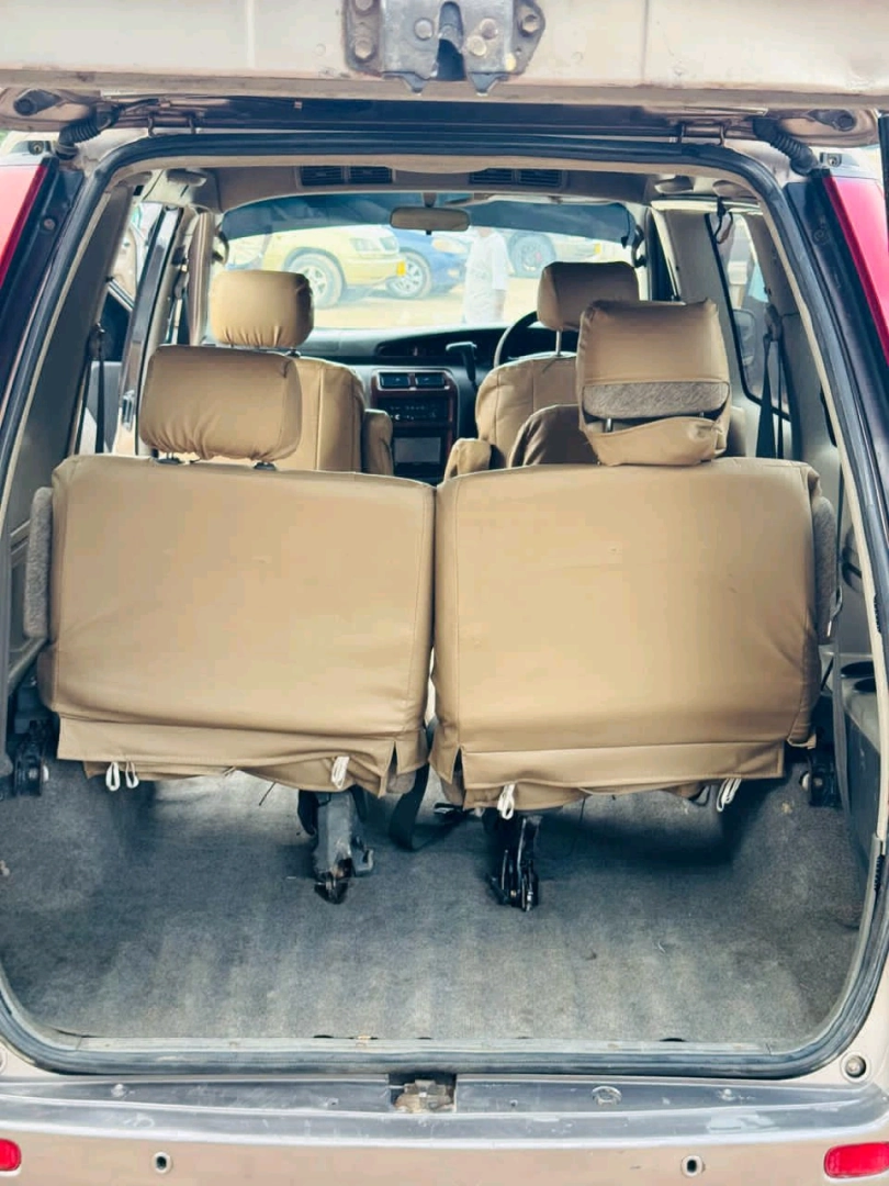 Toyota Noah SR50 CXL Van thumbnail 8