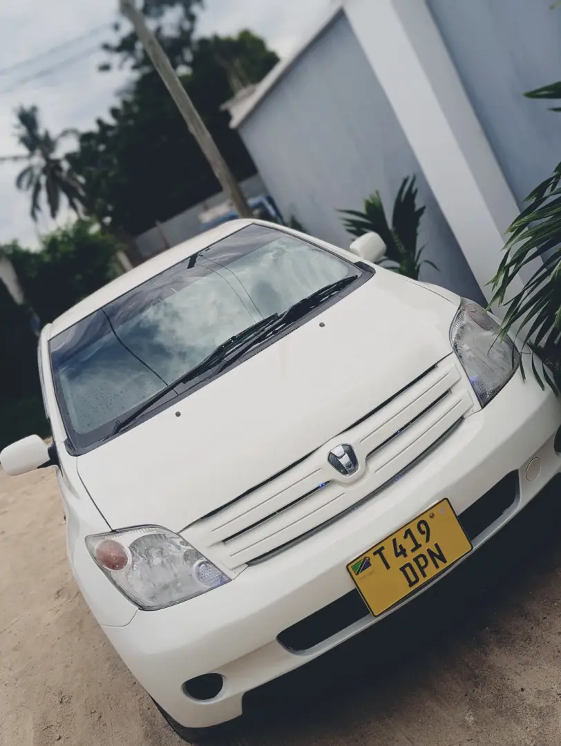 Used White Toyota Ist for Sale