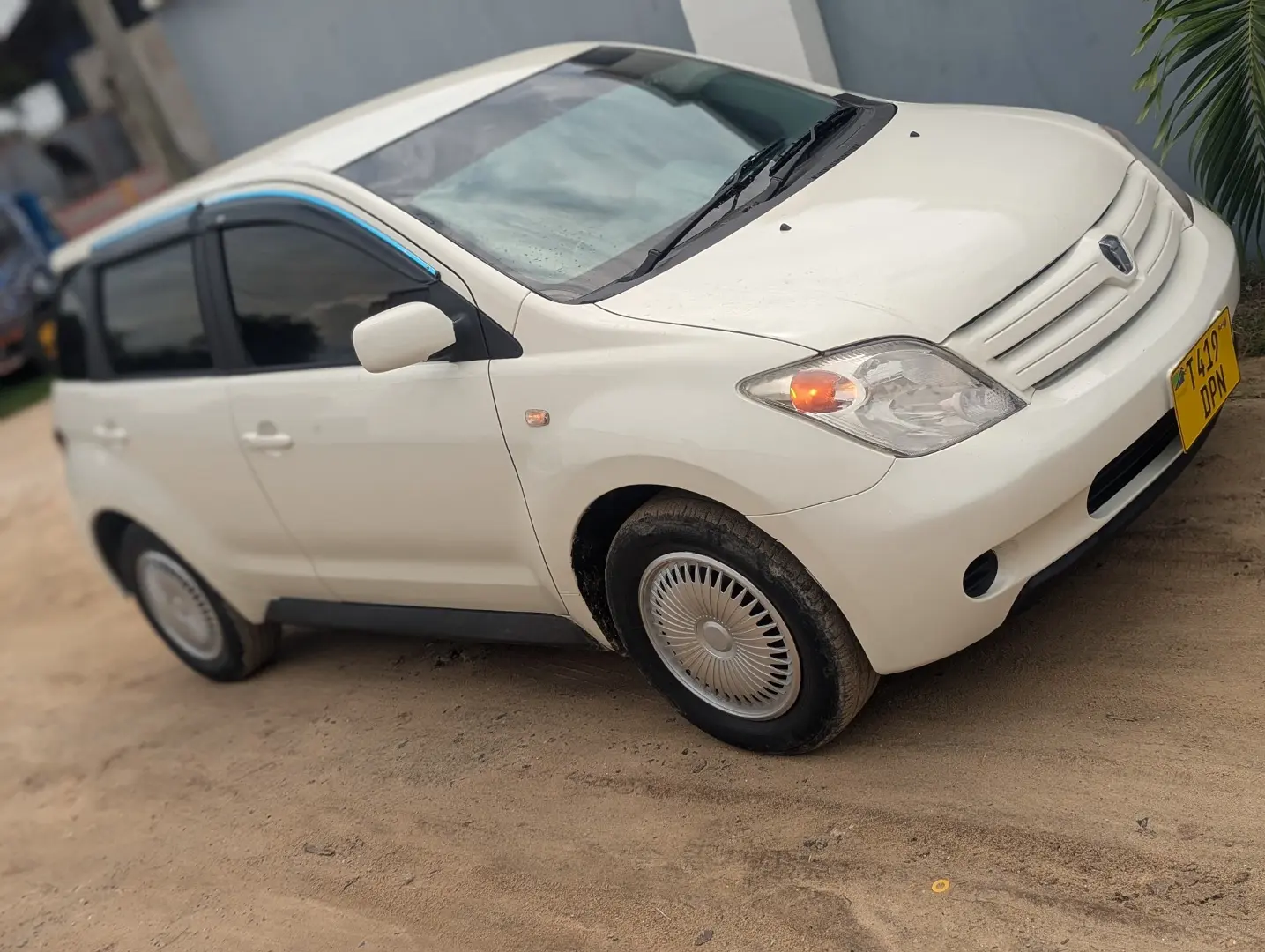 Used White Toyota Ist for Sale thumbnail 3
