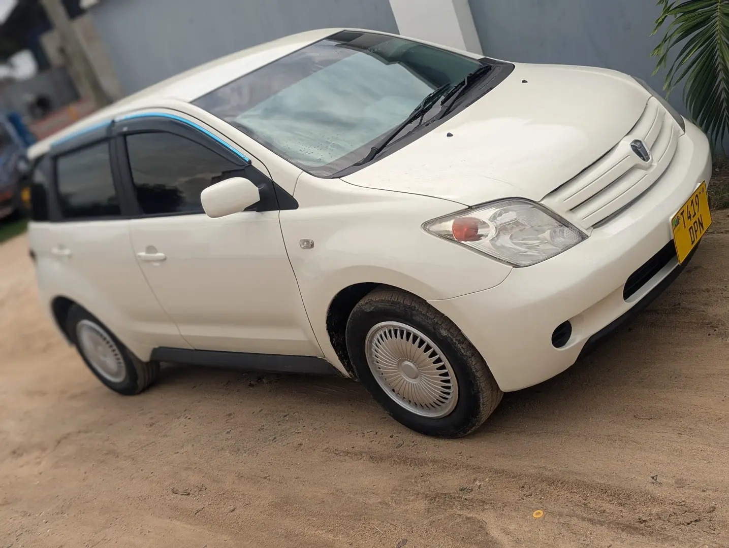 Used White Toyota Ist for Sale thumbnail 4