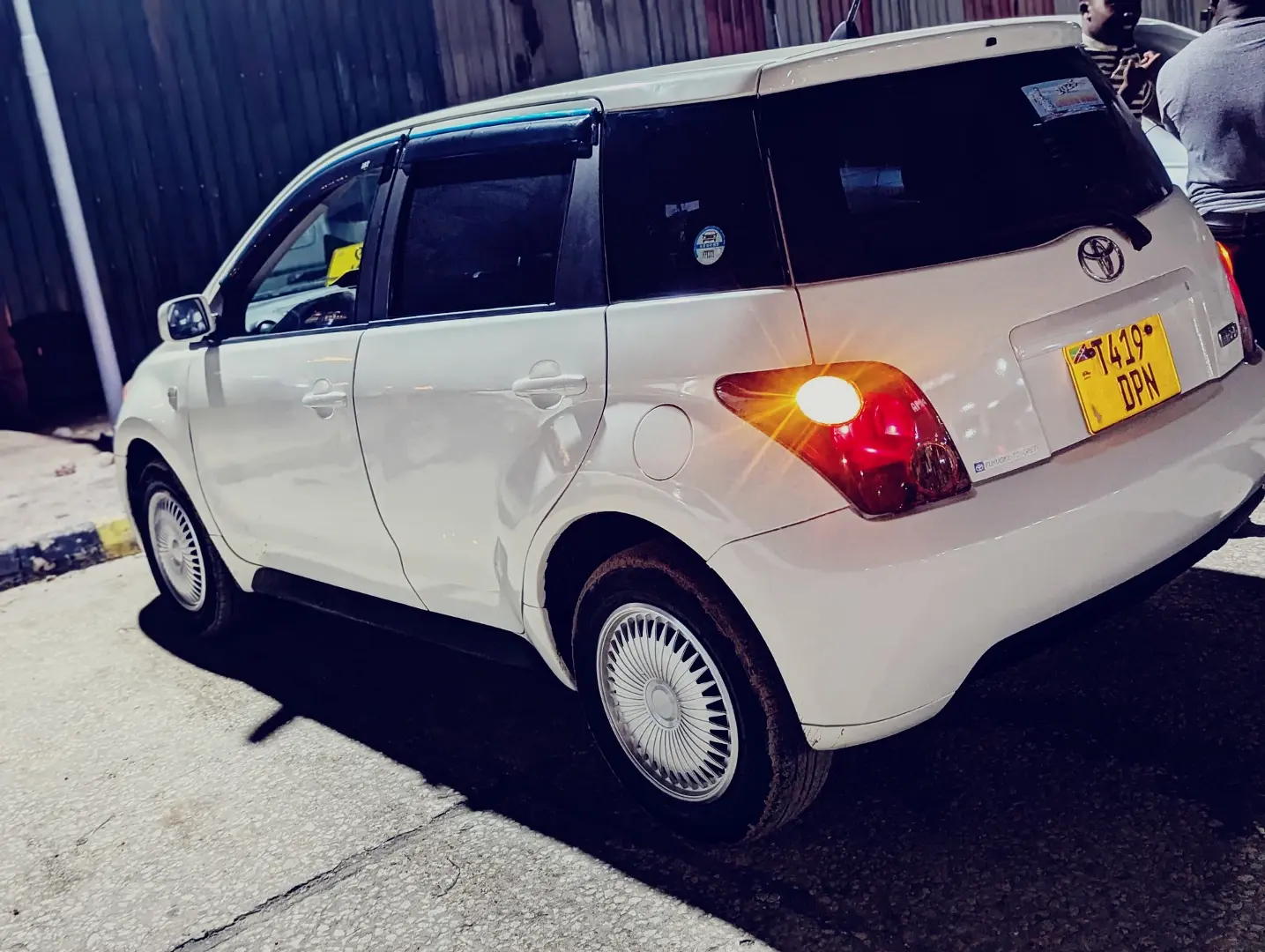 Used White Toyota Ist for Sale thumbnail 5