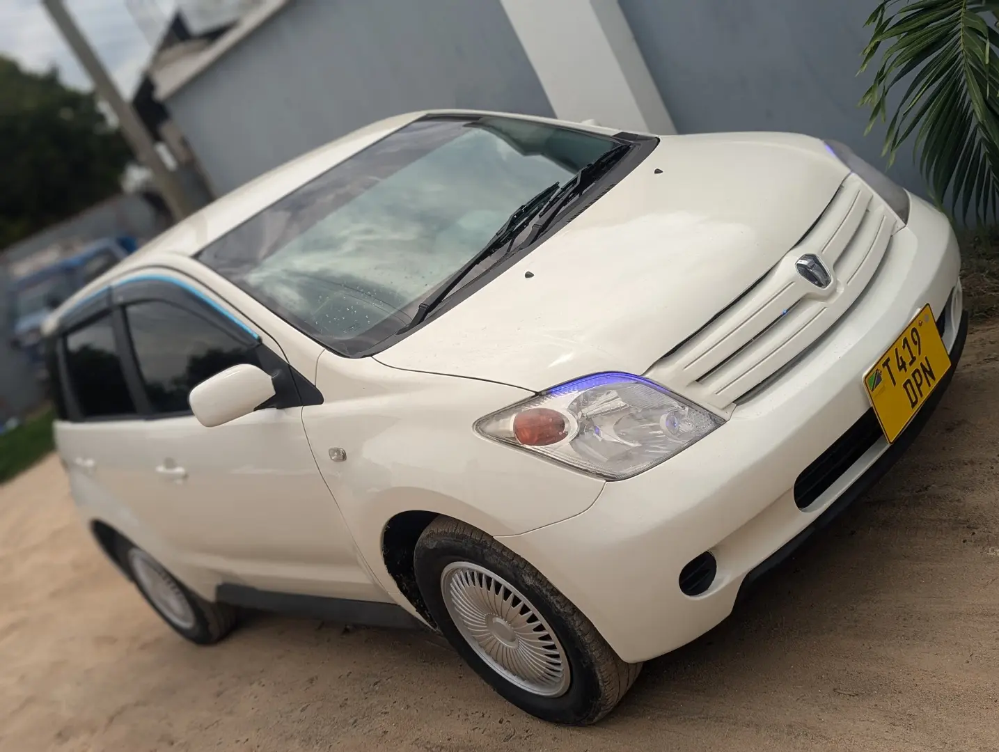 Used White Toyota Ist for Sale thumbnail 6