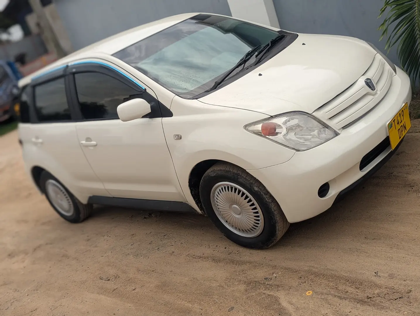 Used White Toyota Ist for Sale thumbnail 7