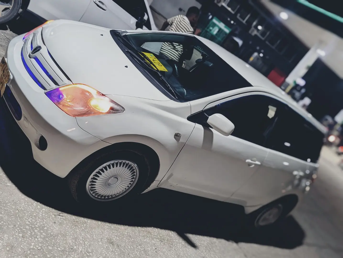 Used White Toyota Ist for Sale thumbnail 8