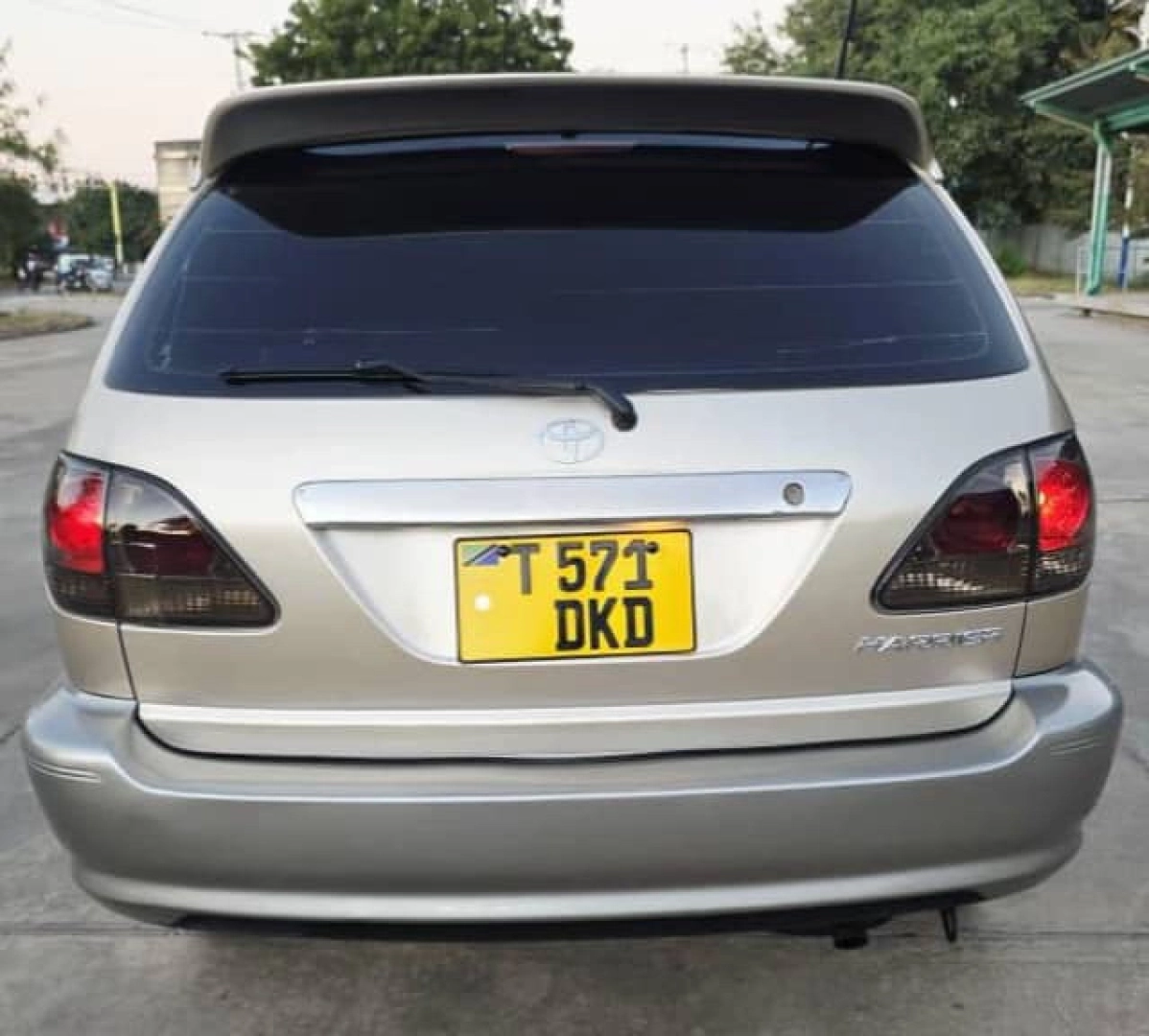 Toyota Harrier Old Model SUV for Sale thumbnail 3