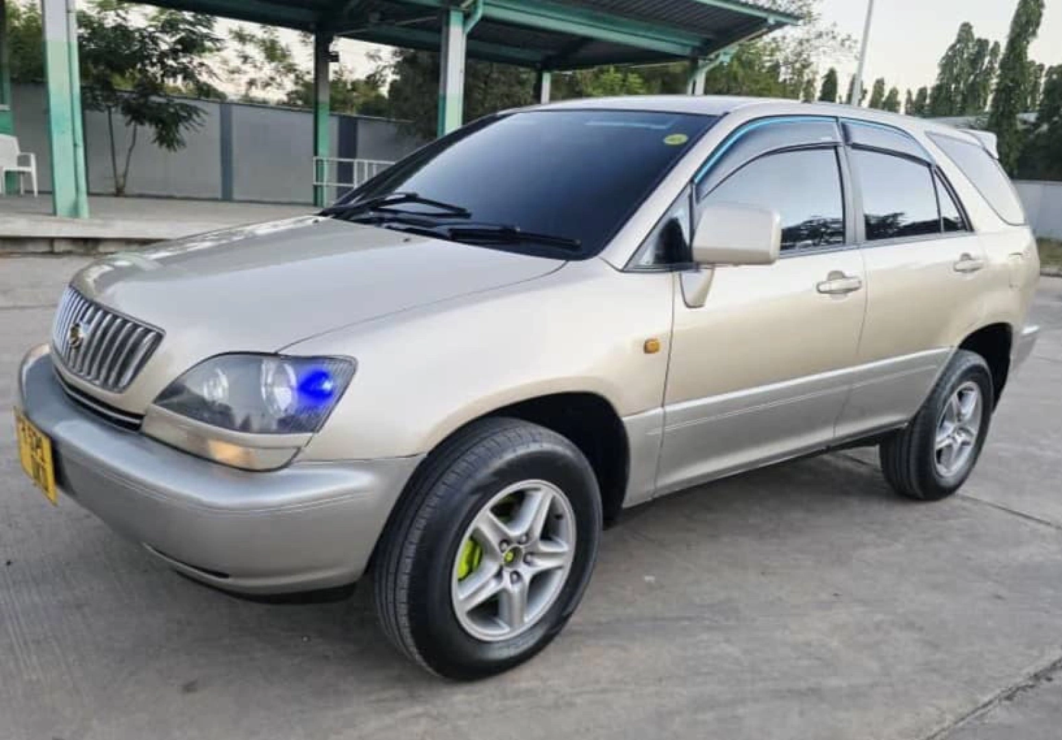 Toyota Harrier Old Model SUV for Sale thumbnail 7