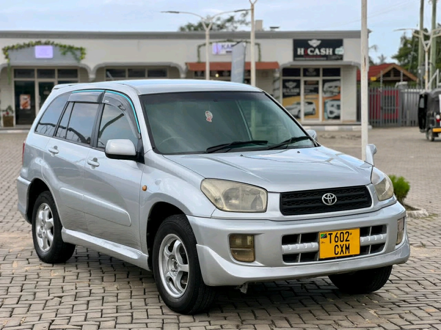 Toyota RAV4 SUV Silver thumbnail 2