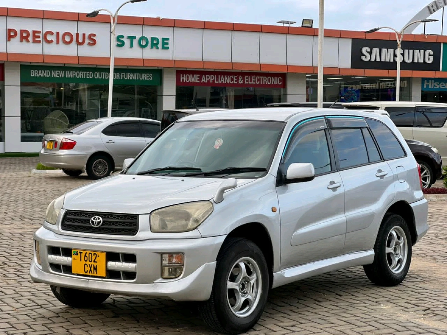 Toyota RAV4 SUV Silver thumbnail 3
