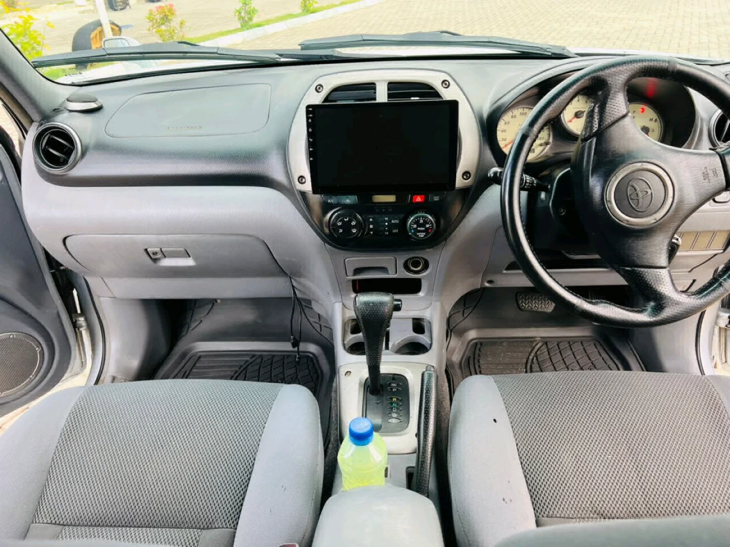 Toyota RAV4 SUV Silver thumbnail 6