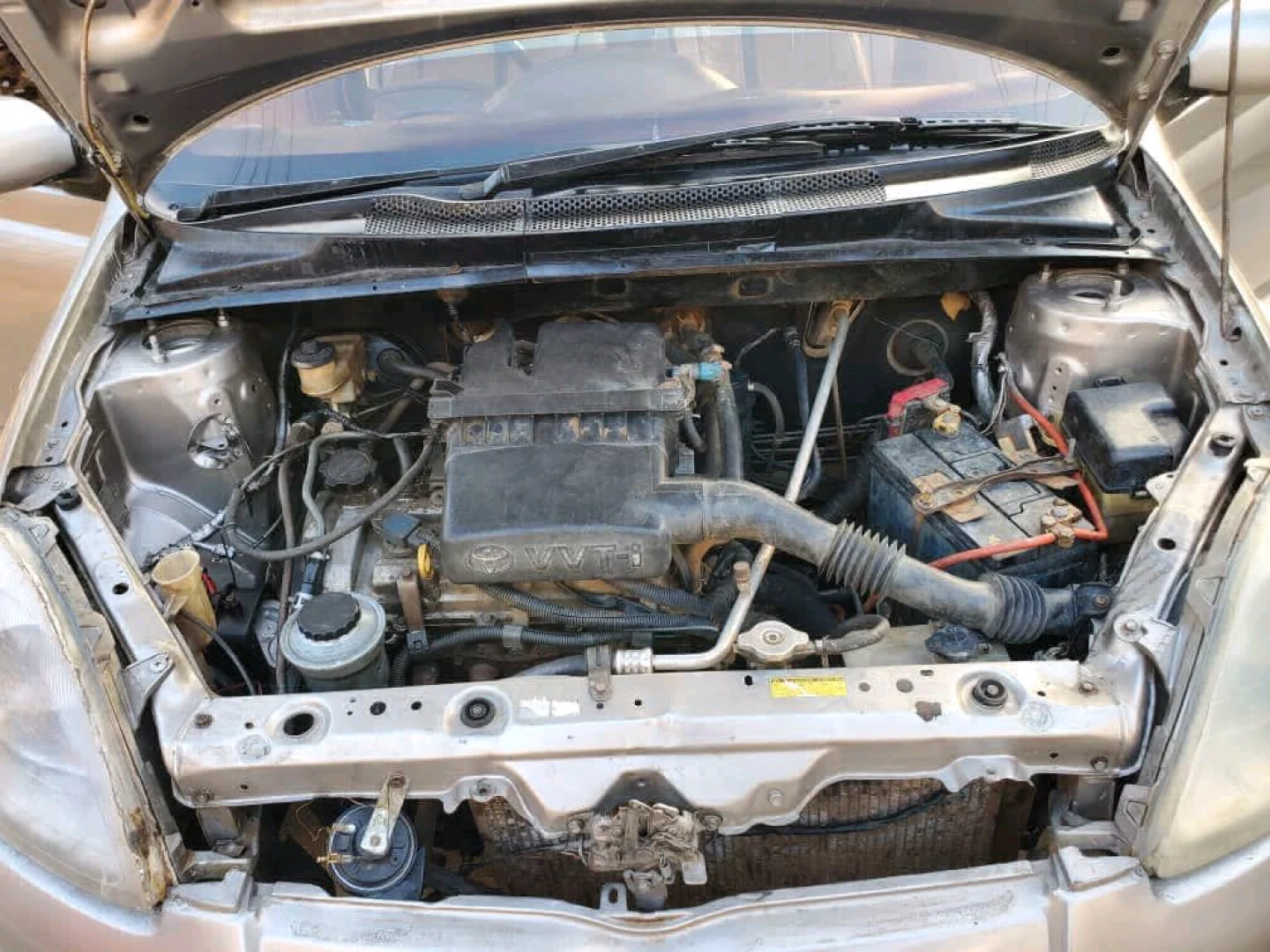 Used Silver Toyota Vitz Hatchback 990cc thumbnail 3