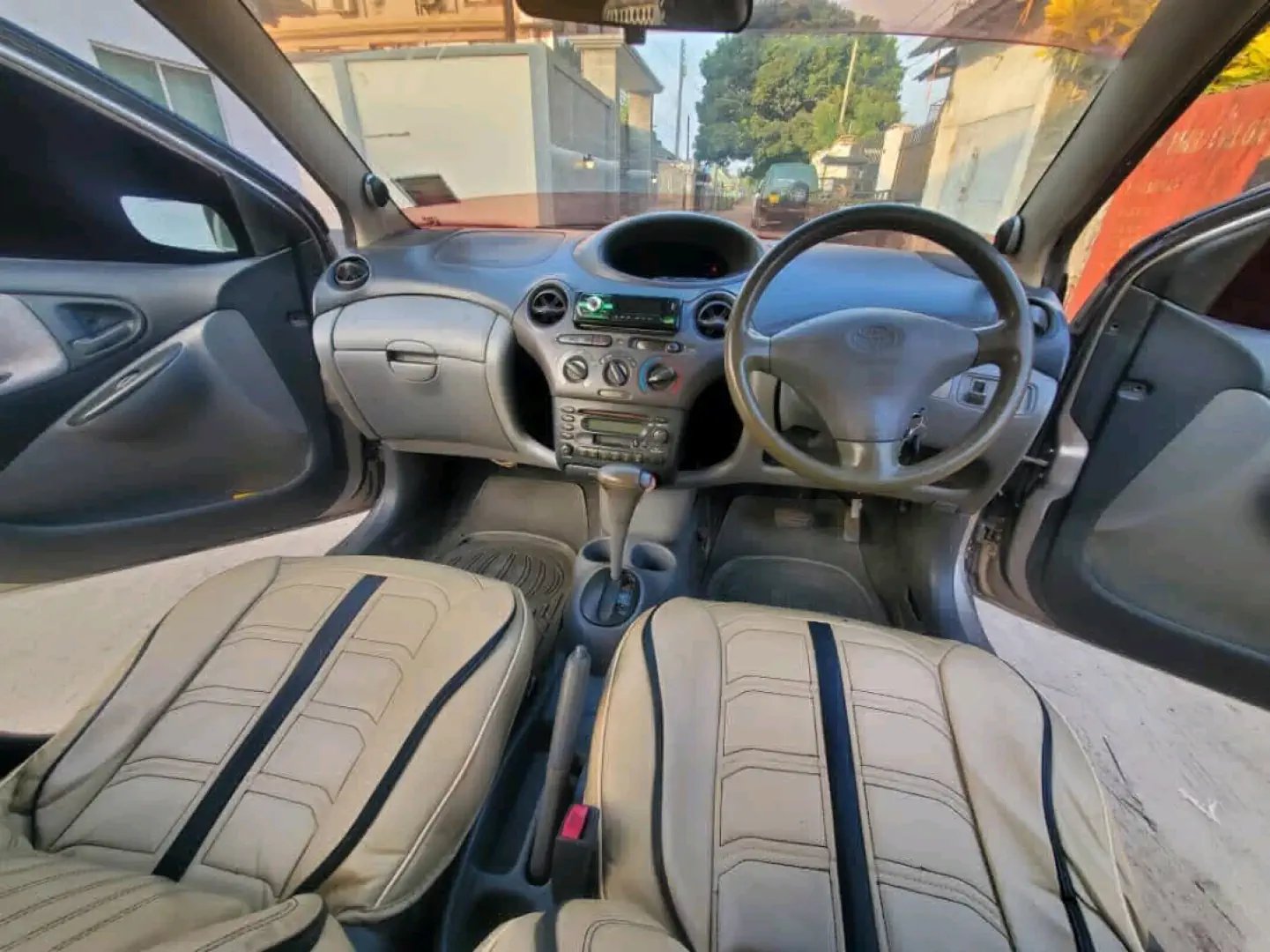 Used Silver Toyota Vitz Hatchback 990cc thumbnail 6