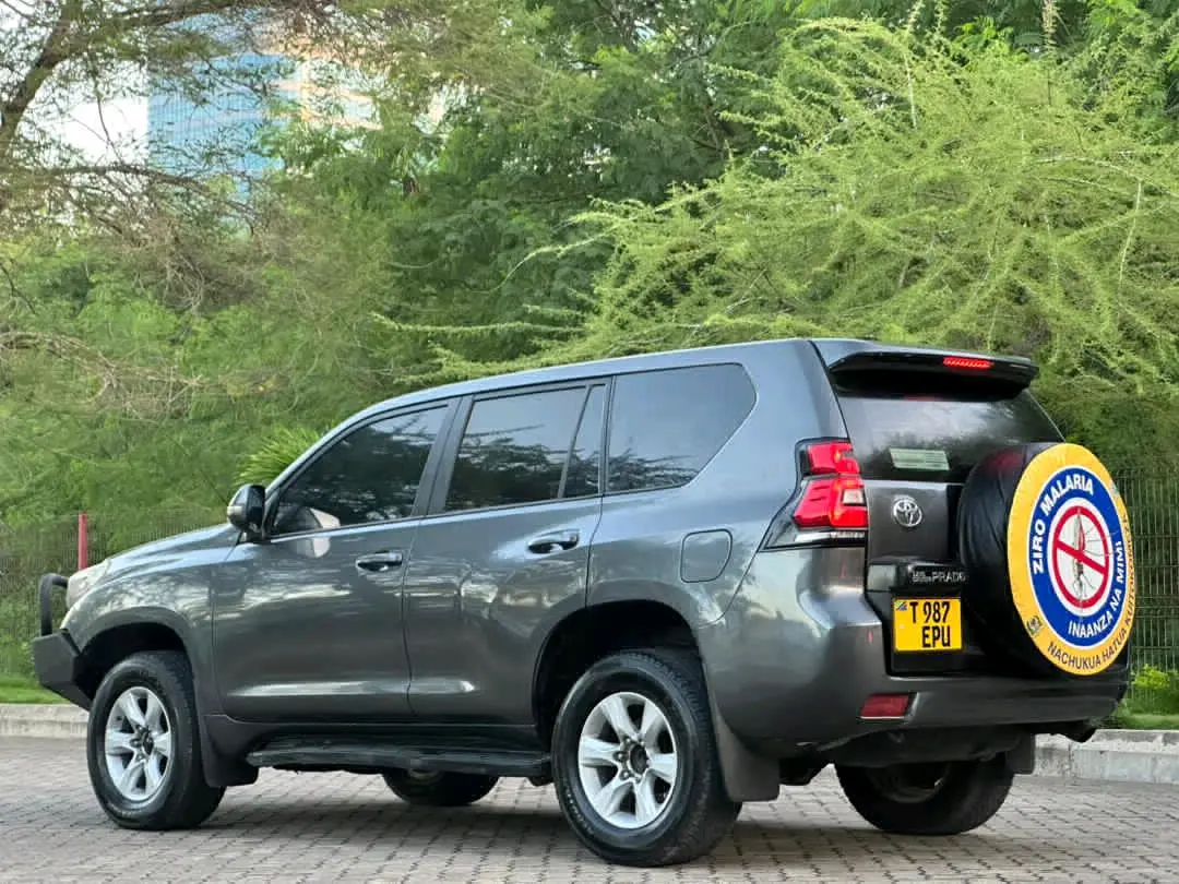 Toyota Land Cruiser Prado 150 (2016) thumbnail 2