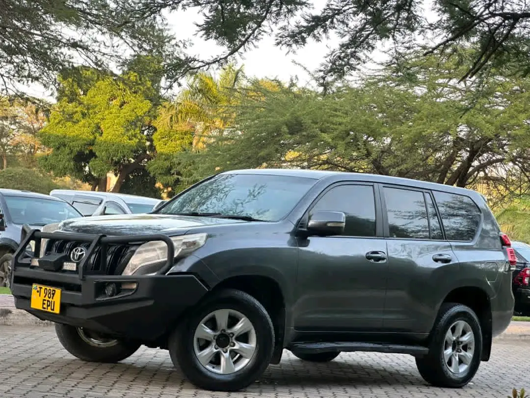 Toyota Land Cruiser Prado 150 (2016) thumbnail 5