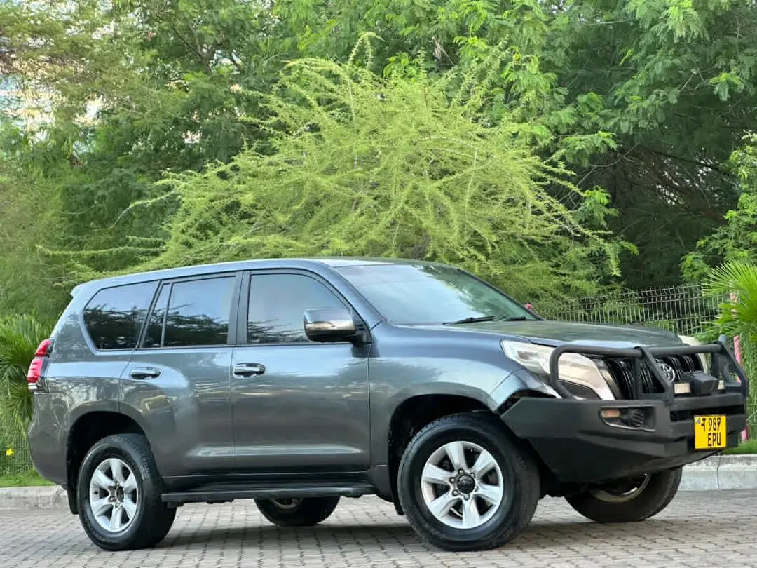 Toyota Land Cruiser Prado 150 (2016) thumbnail 6