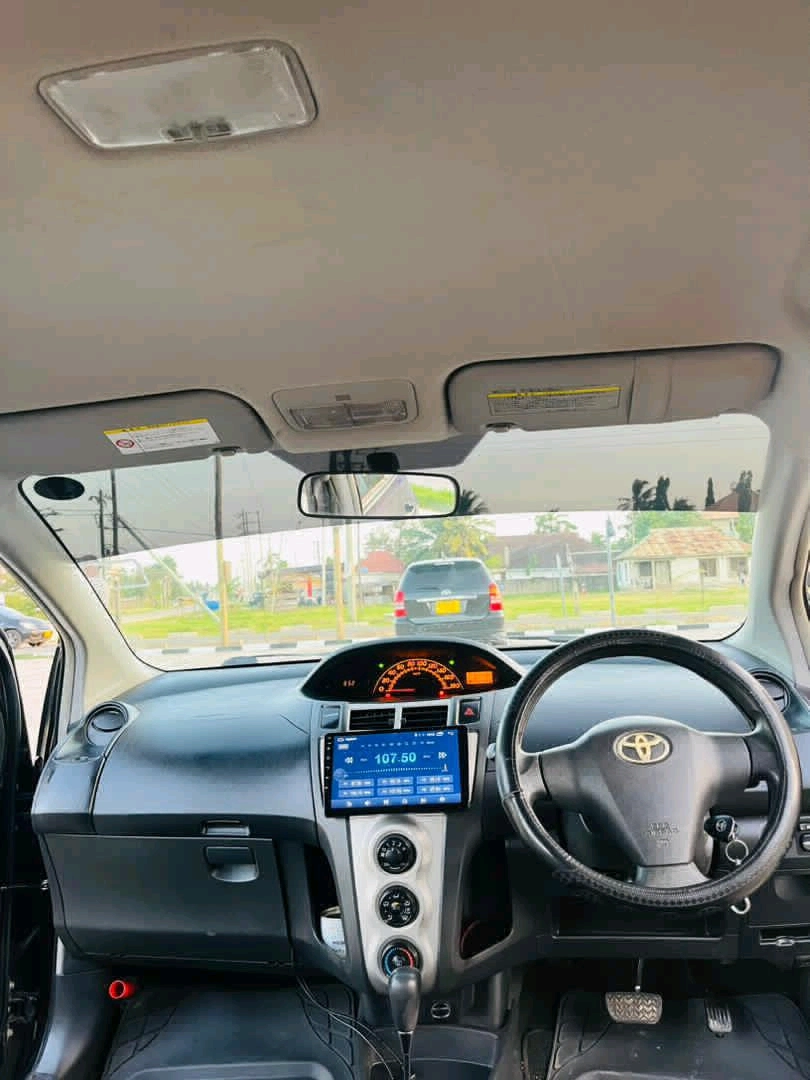 Toyota Vitz New Model 1290cc (Black) thumbnail 7