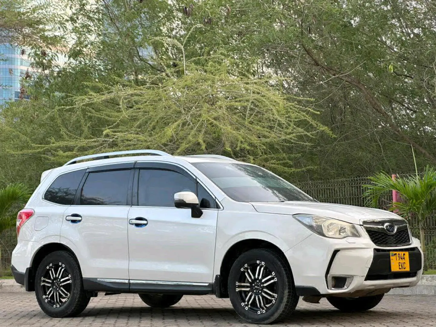 2012 Subaru Forester XT Pearl with Sunroof thumbnail 3