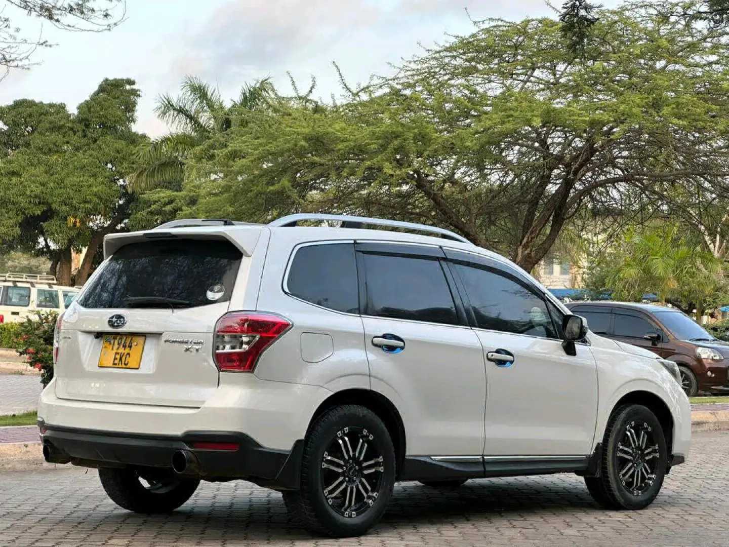 2012 Subaru Forester XT Pearl with Sunroof thumbnail 5