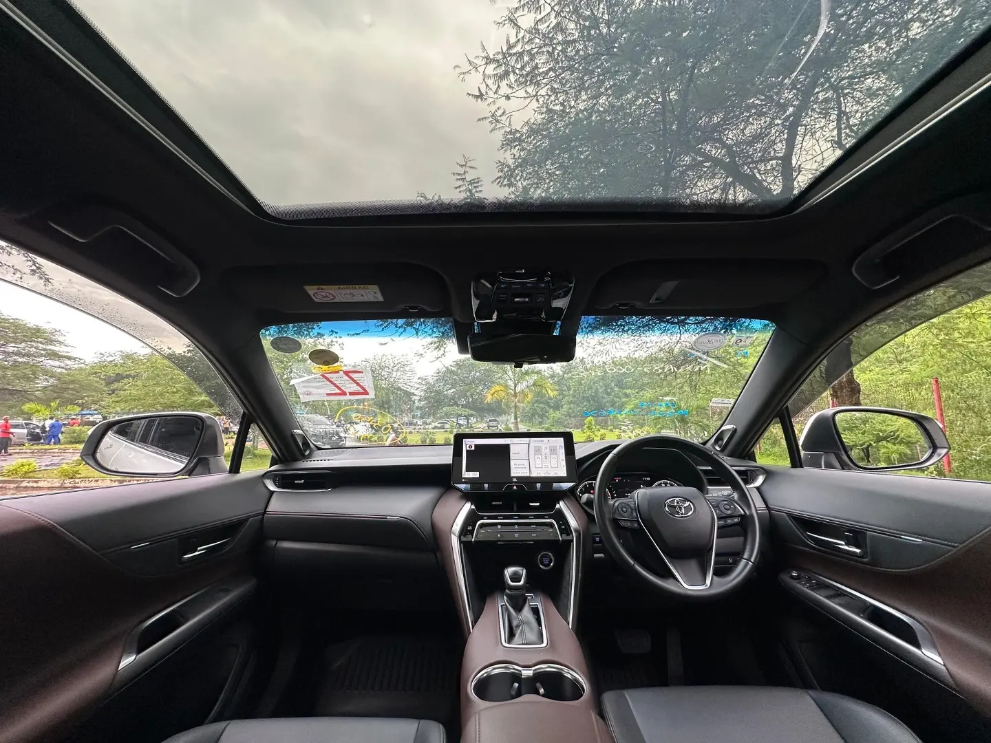 2020 Toyota Harrier Z Package thumbnail 2